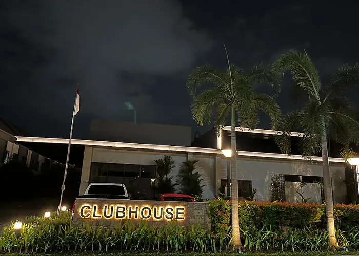 2 Floor Cozy House In Wisteria Jakarta Garden City