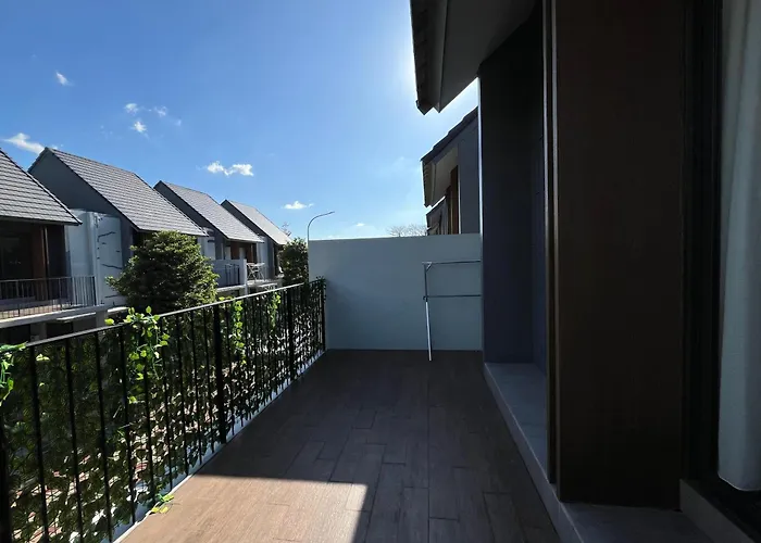2 Floor Cozy House In Wisteria Jakarta Garden City