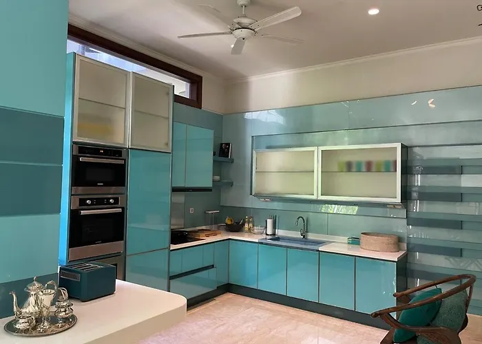 Large Garden Oasis Home in Kemang